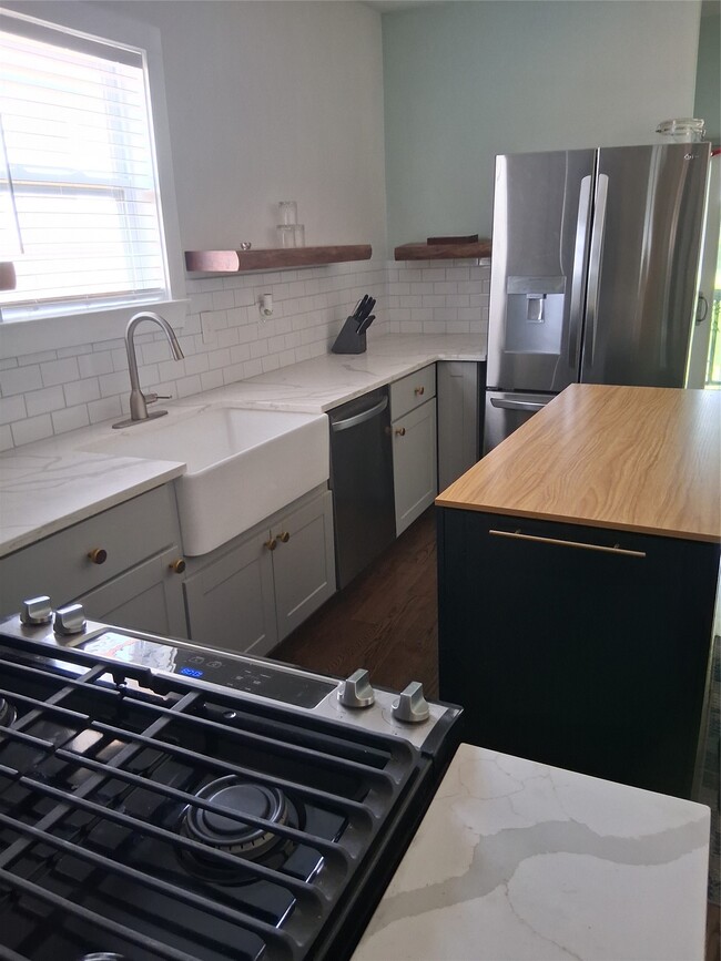 Photo - 7335 Santiago St