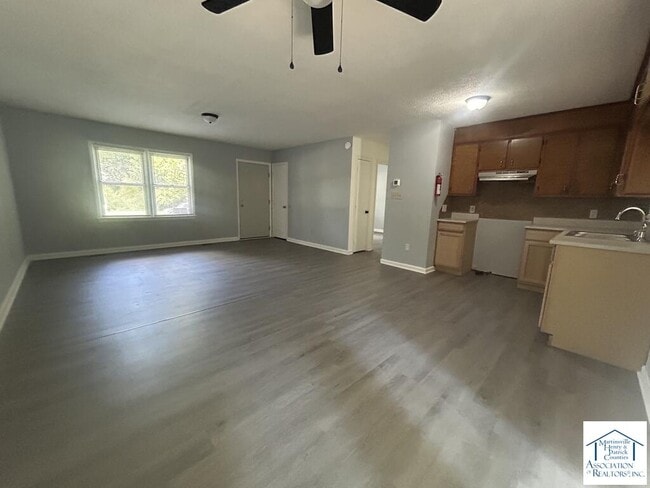Photo - 804 Royal Dr