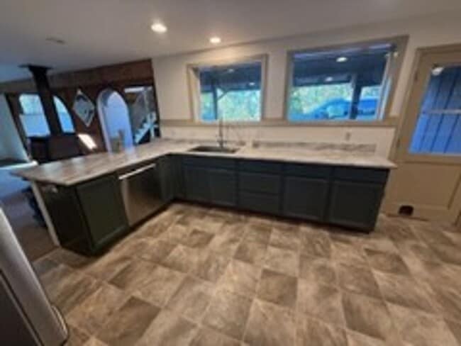 Photo - 3BED2BATH - NEWLY REMODELED WITH LARGE SHO...