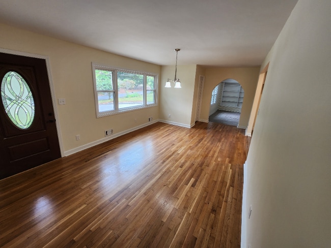 Photo - 102 Douglas Dr SE