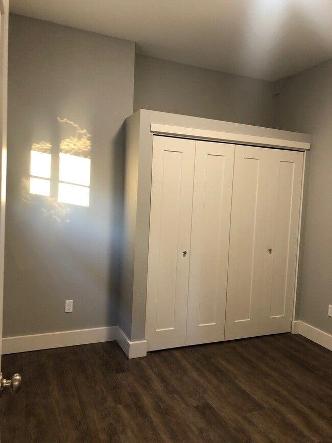 Dormitorio 2 - 411 N L St