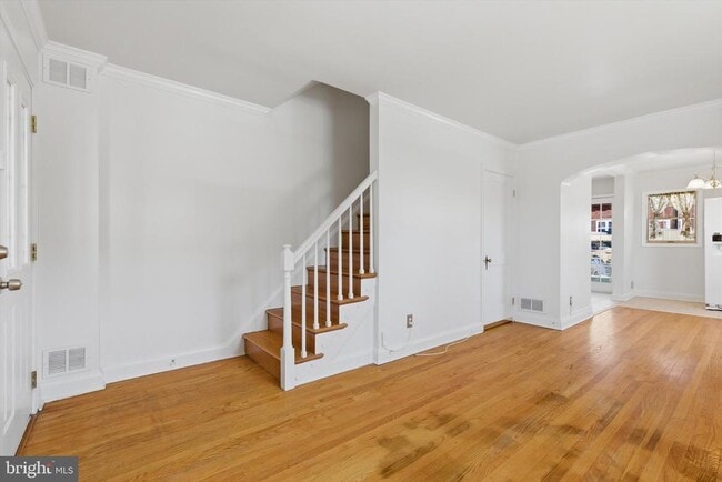 Photo - 363 Gusryan St