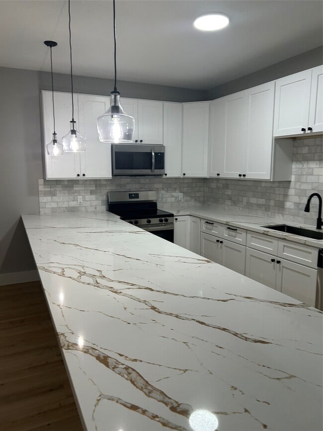 Photo - 9914-9918 Fillmore St