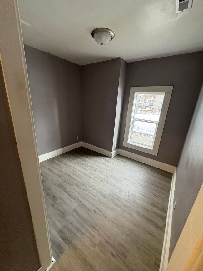 Photo - Recently update 2 bed 1 bath home