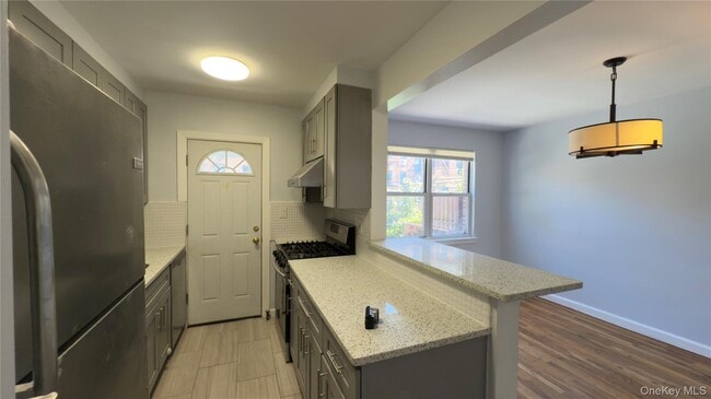 Photo - 47-29 215th St
