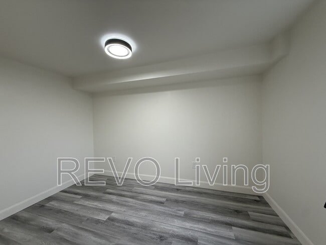 Photo - 7800 Lundy's Ln