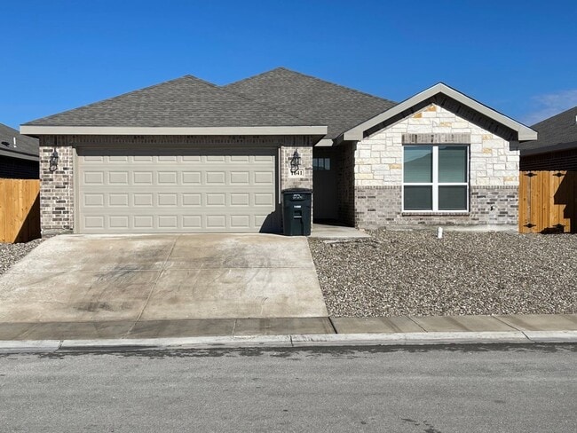 Building Photo - NOW PRELEASING: 3 bed/ 2 bath in Odessa!