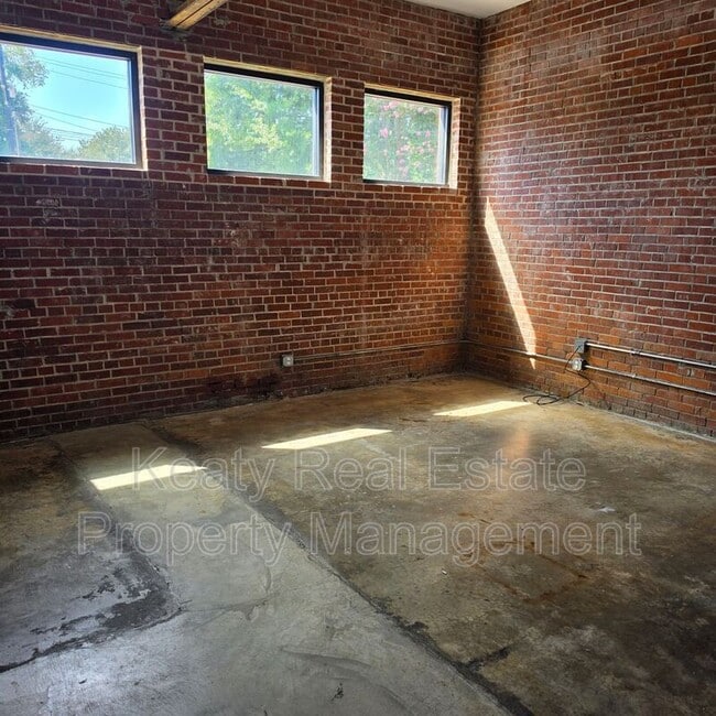 Photo - 136 E Cypress St