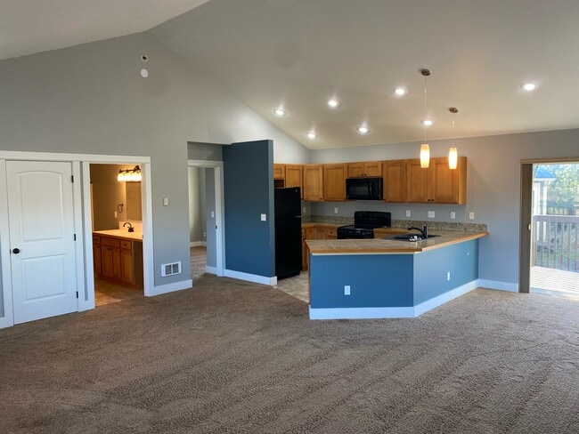 Photo - 451 Skylark St SW