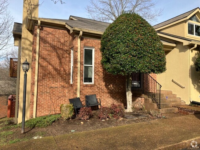 Building Photo - Newly renovated condo in Donelson