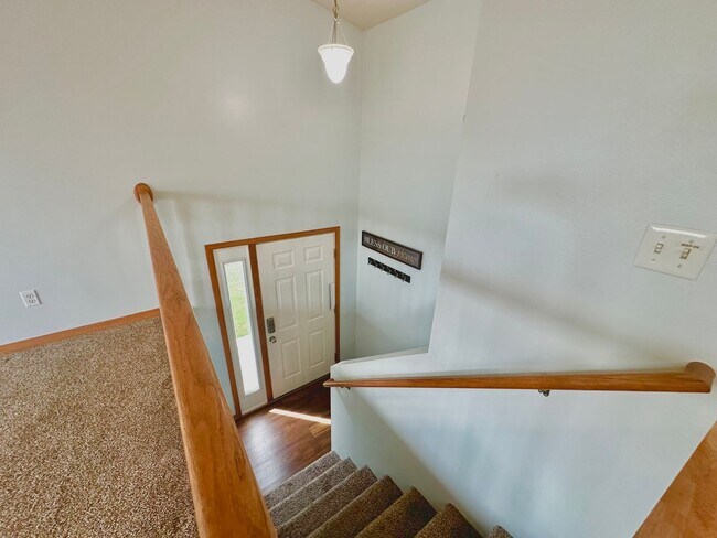 Photo - 3 Bed, 2 Bath Twinhome!