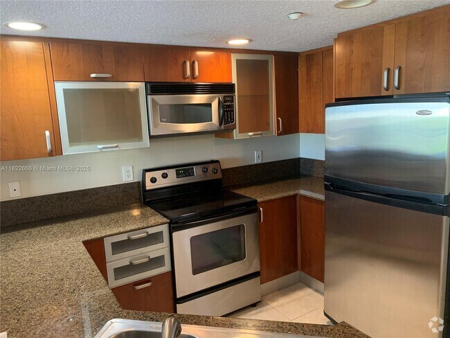 Building Photo - 201 Golden Isles Dr Unit 510 Rental