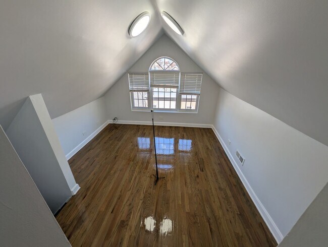 Photo - AM-Moffat LLC Unidad 2434-2F