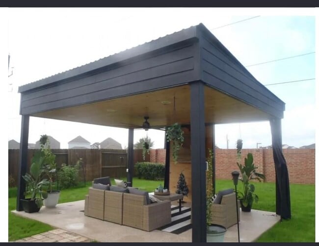 Photo - 2319 Jasper Pt