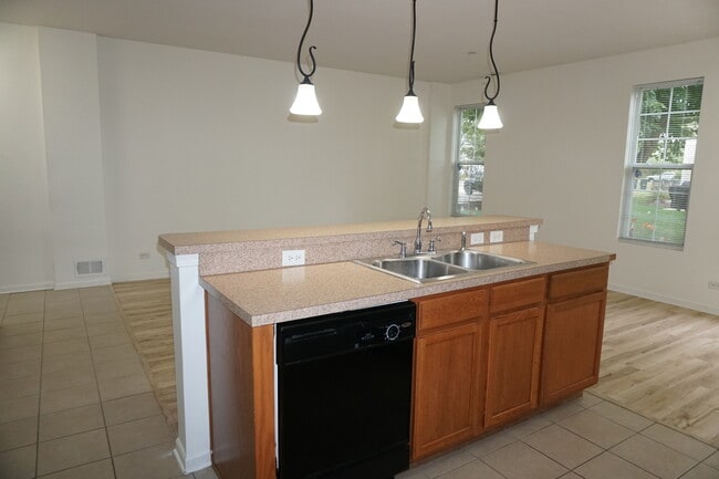 4555 Camden Ln