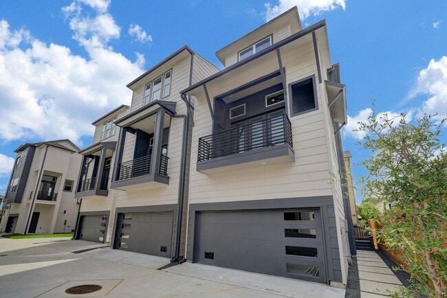 Photo - 1537 W 24th St