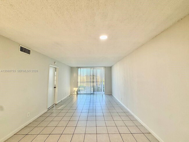 Photo - 8750 N Sherman Cir Unidad 505