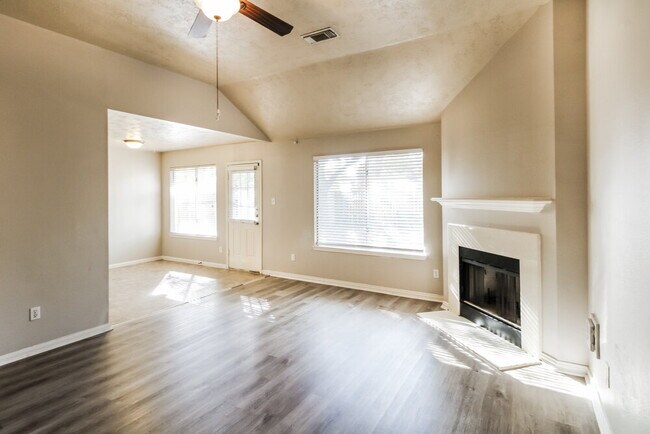 Photo - 12315 Claresholm Dr