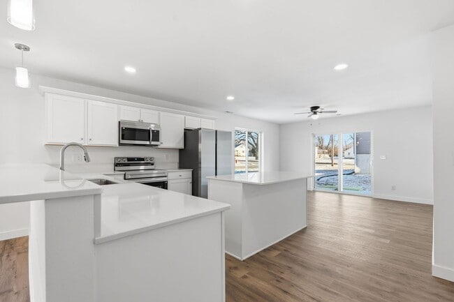 Photo - Brand New 3 Bedroom 2 1/2 bath - 2 Level Town House Condo in Hiawatha