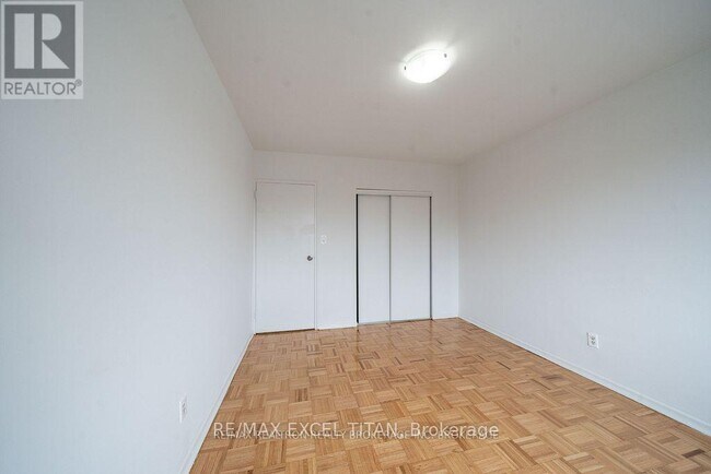 Photo - 799 Robinson St Unit 9