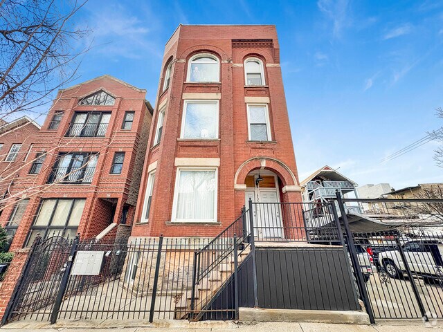 Building Photo - 2735 W Potomac Ave Unit 3 Rental