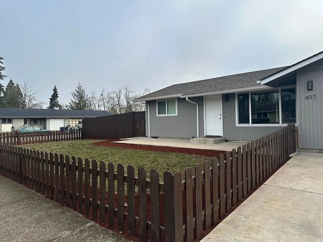 Building Photo - 2 Bedroom Duplex in Thurston/East Springfield Neighborhood