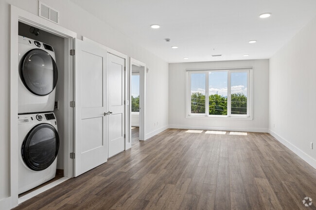1BR, 1BA w/Den - 1,162SF - Living Room