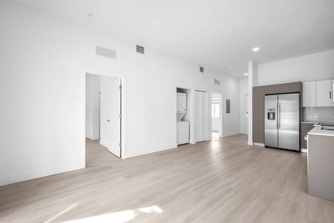 Model B Living room - Hallandale City Center Rental