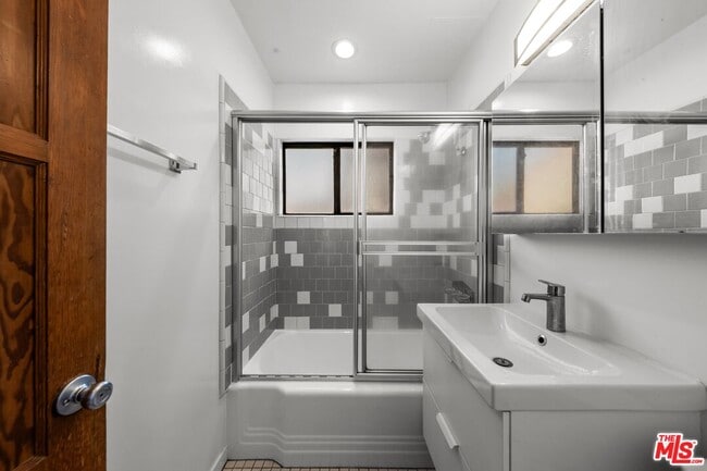 Photo - 2010 Virginia Ave Unit B