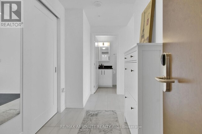 Photo - 805 Carling Ave Unit 902