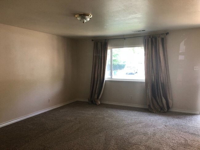 Photo - 4 bedroom 2 bathroom downtown Red Bluff home