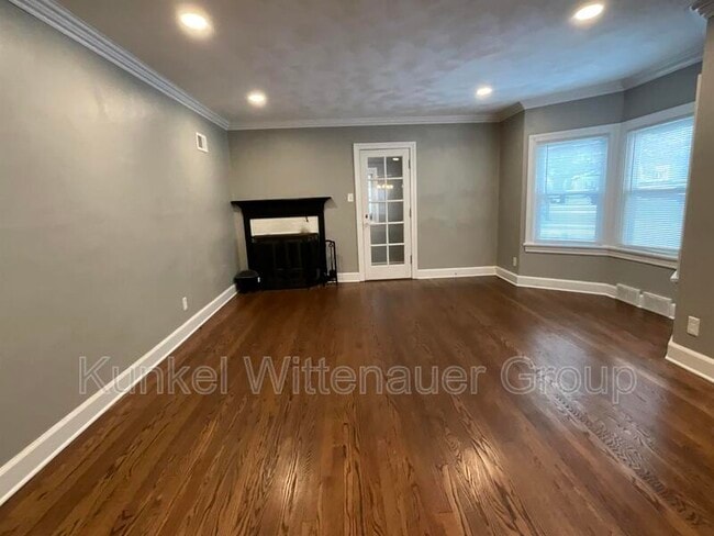 Photo - 132 N 82nd St