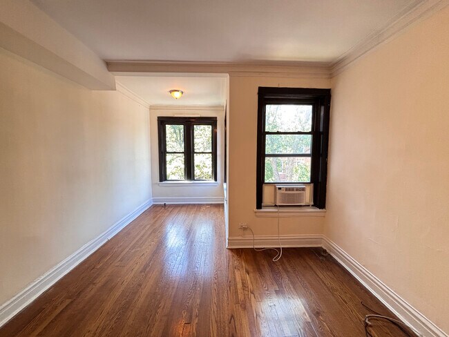Photo - 2642 N Milwaukee Ave Apartments