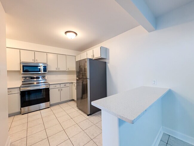 Photo - 483 N Larch Ave Unit 204W