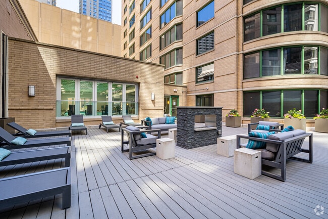 Terraza al aire libre - 420 E Ohio