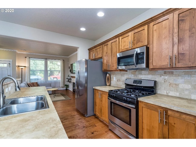 Photo - 10528 NE Gateway St