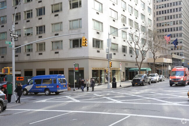 Photo - 475 Park Ave