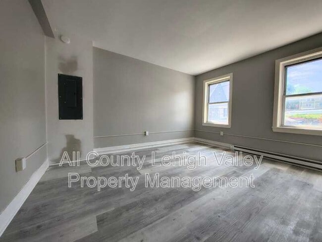 Photo - 427 W Berwick St