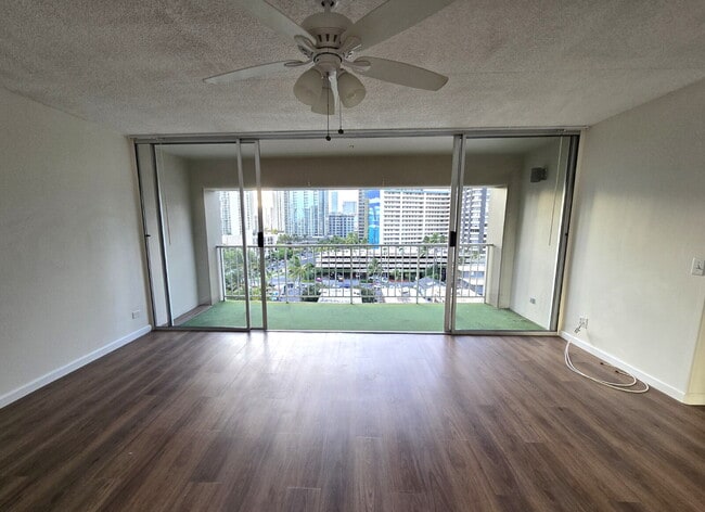 Photo - Spacious 2br/1.5ba/2pkg Condo in Waikiki Unit #514