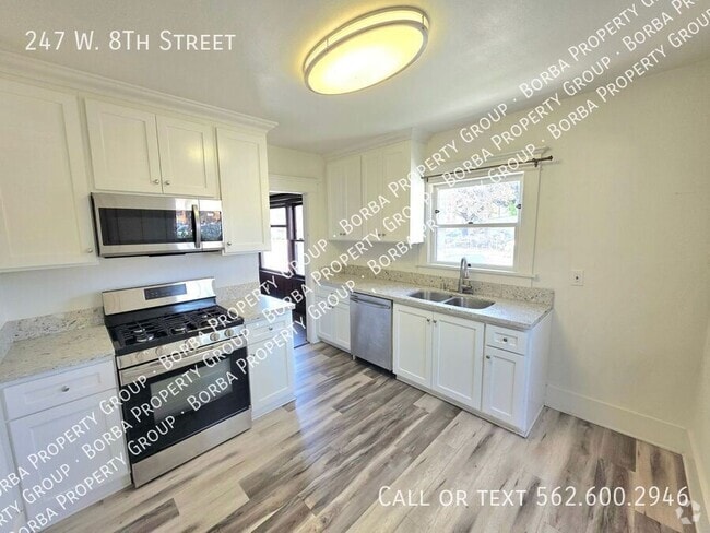 Building Photo - 247 W 8th St Rental