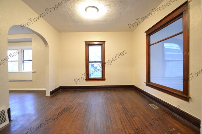 Photo - 724 E Washington St