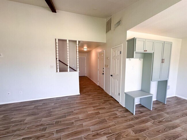 Photo - 505 Cambridge Dr