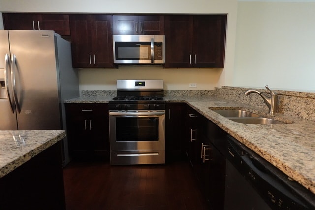 Photo - 1070 Woodhill Ct