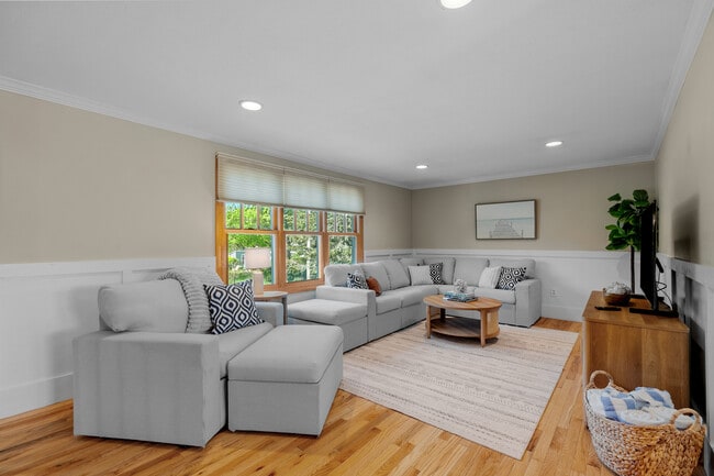 Photo - 46 Steamboat St