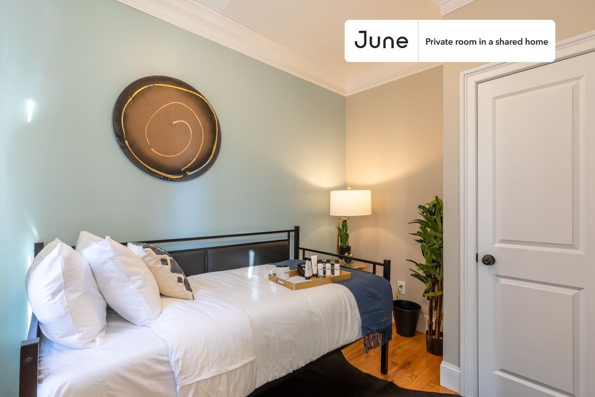 Private bedroom in 3 bed/1 bath Home - Private bedroom in 3 bed/1 bath Home