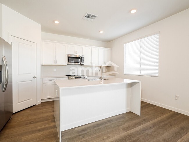 Photo - 2348 Devin Ave