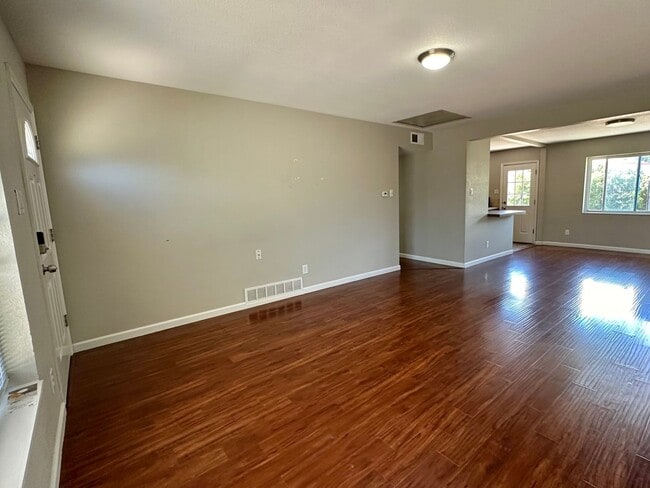 Photo - Huge Backyard!