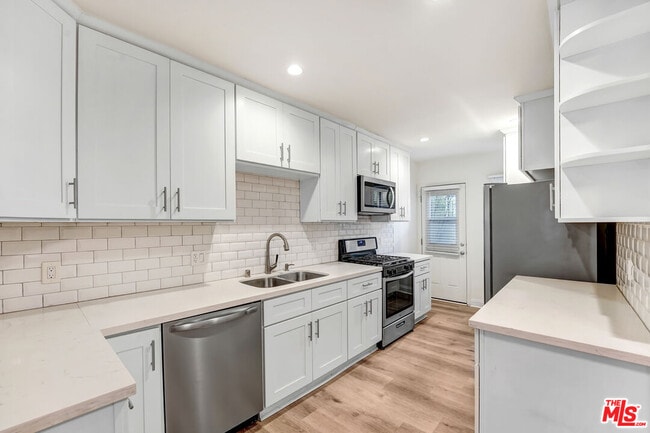 Photo - 337 N Oakhurst Dr Unidad 1