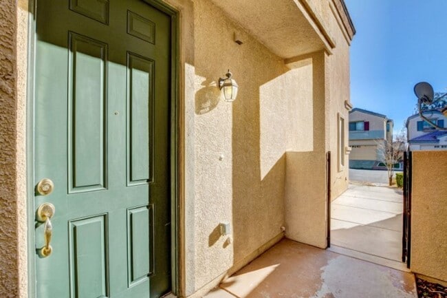Photo - Awesome 3 Bedroom, 2 Story Home in North L...