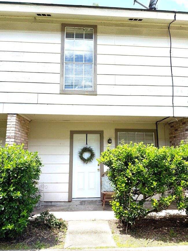 Building Photo - 14722 Hooper Rd